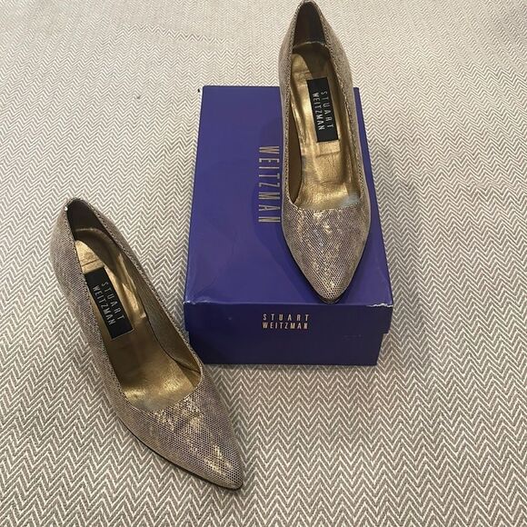 Stuart Weitzman Vintage Tia Pewter Serpentine Gold Shimmer Pointed Heels - Picture 1 of 7